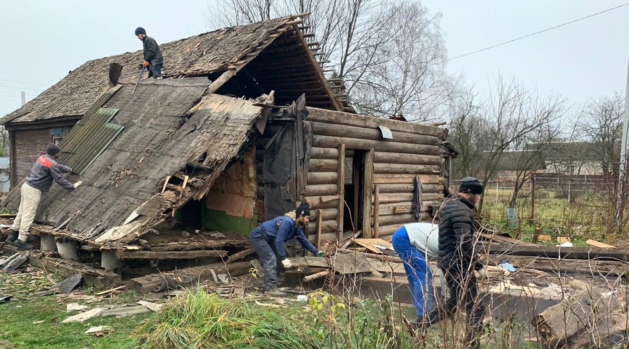 Снос и демонтаж старого дома и дачи в Луховицах с вывоз мусора и уборкой